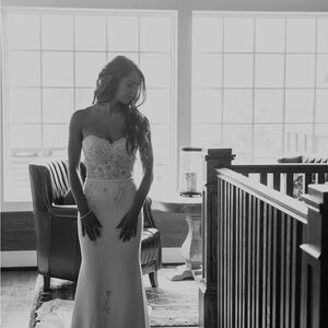 Elegant Strapless Lace Wedding Dress